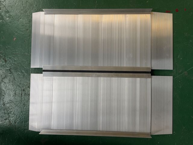 Rampe d'accès en aluminium 400 kg - 1200 x 760 mm - largeur utilse 730 mm - Pliante MW Tools ARP20120