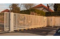 Portail coulissant sur rail TROLLY