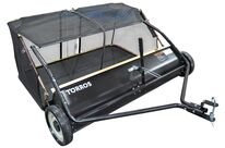 Balayeuse à gazon et ramasseur de feuilles à brosses tractable - Largeur de 122 cm - Bac de 413 litres Torros GV040