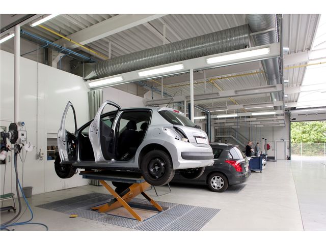 Tables élévatrices pour carrosseries automobiles