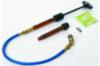 Pompe manuelle pour la charge d’additifs de détection de fuites R 134a