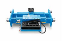 TRAVERSE DE LEVAGE CAPACITE 13500 KG A POMPE HYDROPNEUMATIQUE