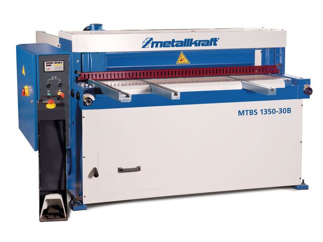 Cisaille guillotine motorisée largeur du travail 1350 mm épaisseurs jusque 3 mm butée motorisée 3 kW 400V Metallkraft MTBS1350-30B