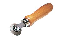 Outil à rouleter en bois