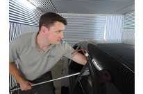 Services et gestion complète des réparations sur les véhicules grêlés