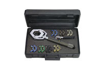 Pince à sertir pour les raccords de fluide frigorigène